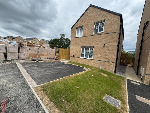 Keighley, BD20 3 bed detached house to rent £1,400 pcm £323 pw