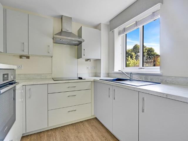 Keighley Road, Bingley BD16 2 bed retirement property to rent £2,425 pcm £560 pw