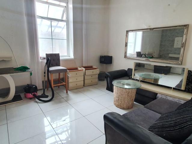 Keighley Road, Bradford BD8, 1 bed flat to rent, £620 pcm | PrimeLocation