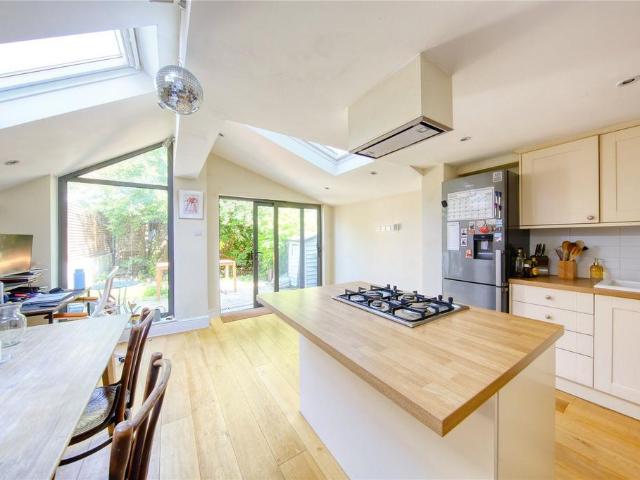 Keildon Road, SW11 2 bed property to rent £3,500 pcm £808 pw