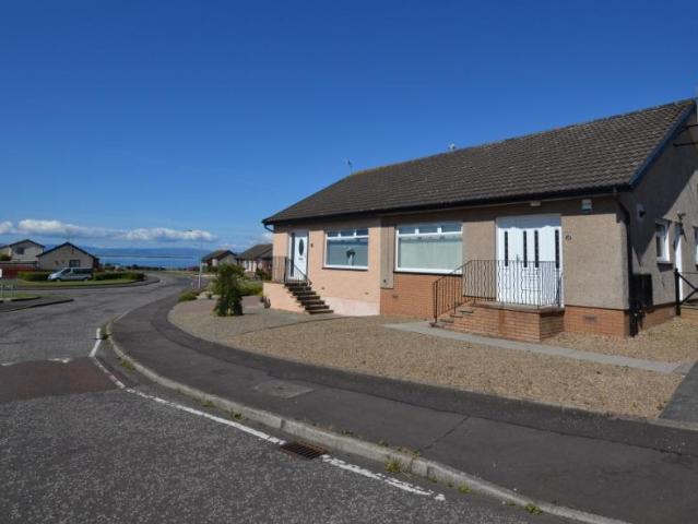 Keir Hardie Drive, Ardrossan, North. 2 bed bungalow to rent £2,200 pcm £508 pw