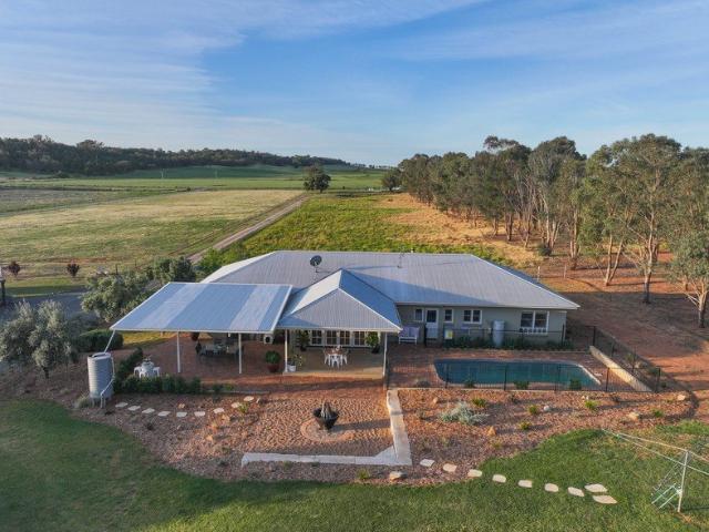 Keira View Master Built Country Living on 11 Acres
