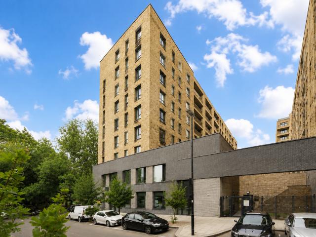 Kelton House, Corbet Gardens, London W3, 1 bed flat to rent, £1,995 pcm | PrimeLocation
