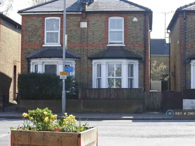 Kelton Villas, Kingston Upon Thames, KT1 3 bed semi detached house to rent £2,450 pcm £565 pw