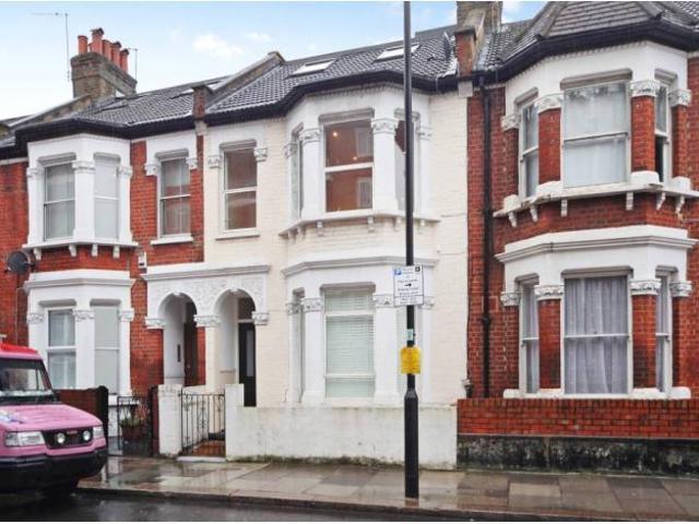 Kelvedon Road, Fulham, London, SW6 3 bed flat to rent £4,250 pcm £981 pw