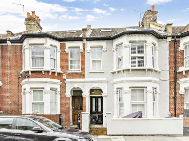 Kelvedon Road, Fulham SW6 3 bed flat to rent £4,250 pcm £981 pw