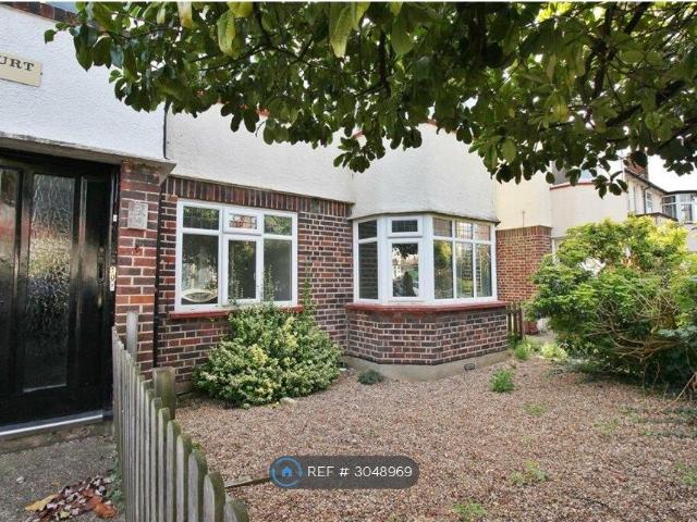 Kelvin Court, Isleworth TW7, 2 bed maisonette to rent, £1,850 pcm | PrimeLocation