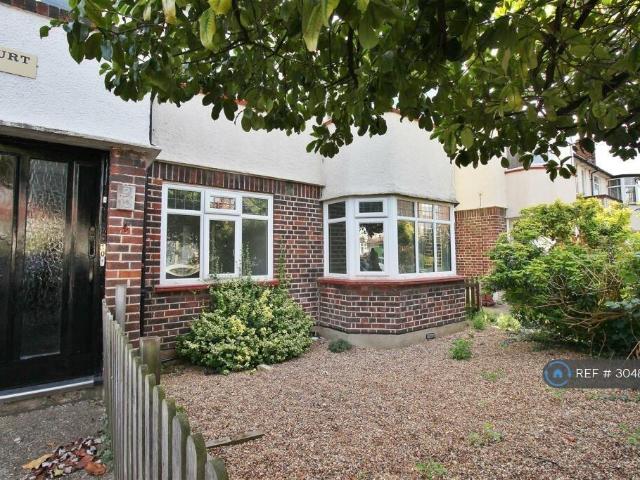 Kelvin Court, Isleworth, TW7 2 bed maisonette to rent £1,850 pcm £427 pw