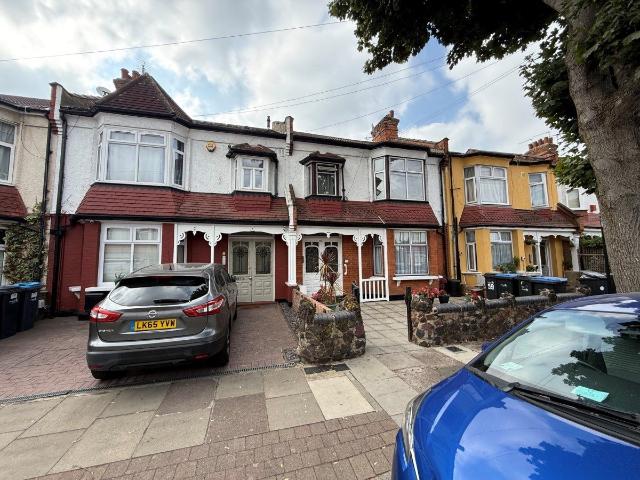 Kelvin Avenue, Palmers Green N13, 2 bed flat to rent, £1,800 pcm | PrimeLocation