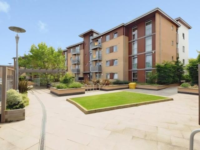 Kelvin Gate, Bracknell RG12, 2 bed flat to rent, £1,400 pcm | PrimeLocation