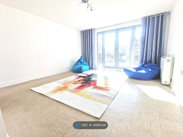 Kelvin Gate, Bracknell RG12, 2 bed flat to rent, £1,399 pcm | PrimeLocation