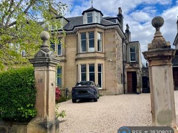 Kelvinside, Glasgow, G12 4 bed flat to rent £3,000 pcm £692 pw