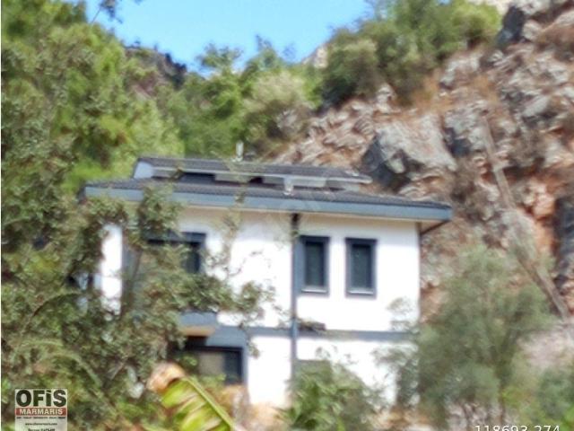 Kelepir fiyata, Marmaris'e 20 km. Kız kumuna ve denize yakın, yapı lullanma izini olan, yasal villa