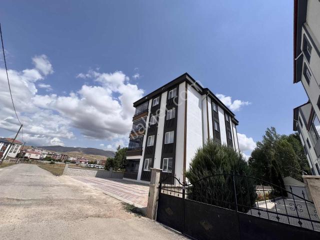 Kelkit Büyükcami Mah. 2+1 Satlık Sııfır Daire