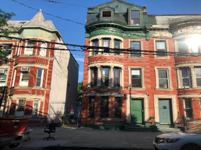 Kelly St