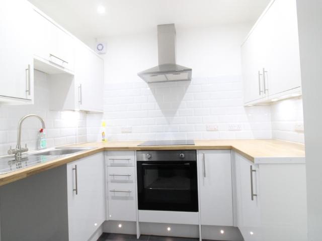 Kelly Street, Greenock, PA16 1 bed flat to rent £625 pcm £144 pw