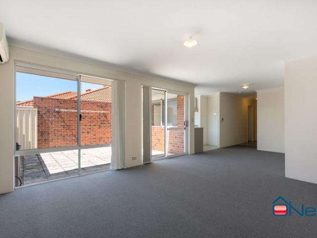 KELMSCOTT 3x2 GREAT LOCATION!