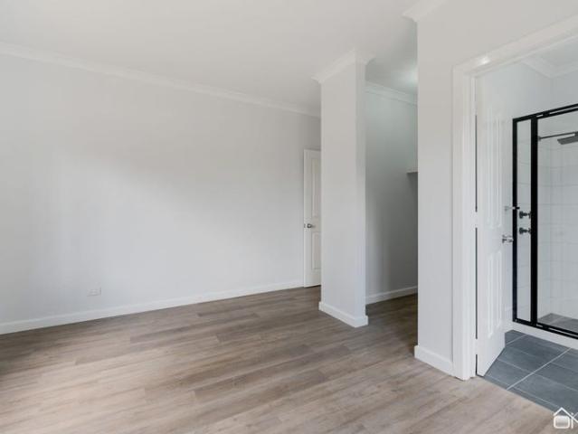 KELMSCOTT 3X2 LOW MAINTENANCE HOME IN CONVENIENT LOCATION