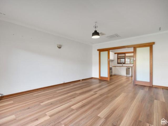 KELMSCOTT 2 X1 CHARMING DUPLEX IN A PEACEFUL LOCATION