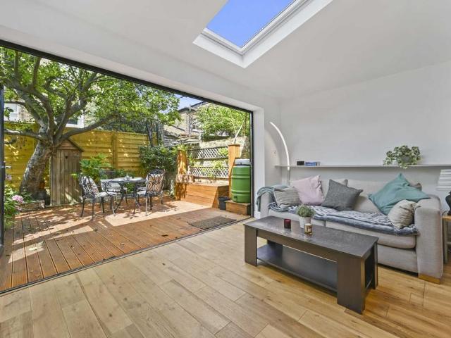 Kelmscott, London, SW11 6 bed house to rent £6,500 pcm £1,500 pw