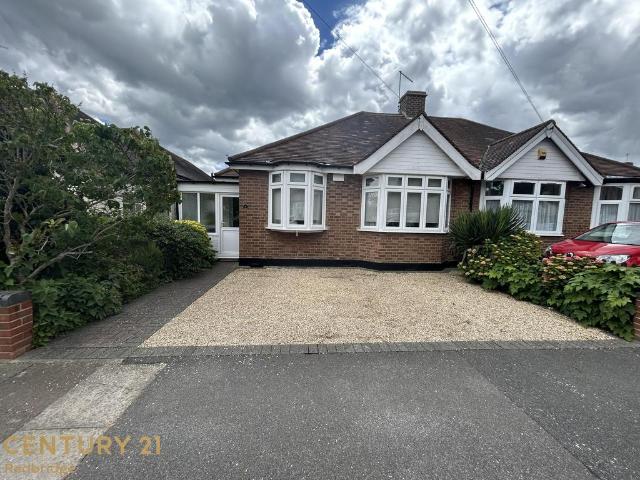 Kelsie Way, ILFORD IG6 2 bed bungalow to rent £2,399 pcm £554 pw