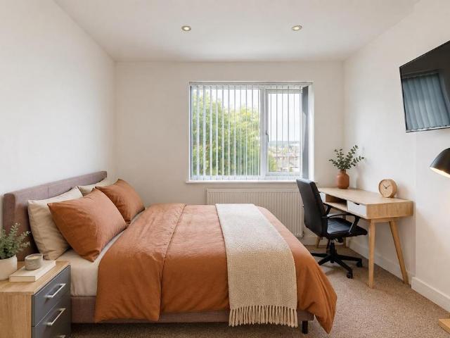 Kelso Gardens, Leeds LS2 3 bed house to rent £2,327 pcm £537 pw