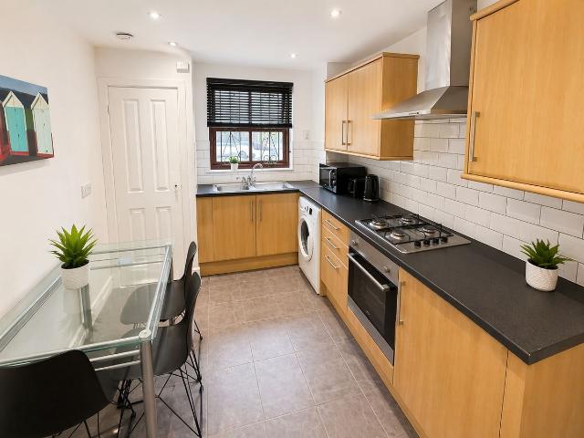 Kelso Heights, Belle Vue Road, Hyde Park, Leeds LS3, 3 bed flat to rent, £1,534 pcm | PrimeLocation