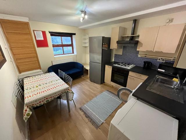 Kelso Heights, Belle Vue Road, Leeds, West Yorkshire LS3, 3 bed shared accommodation to rent, £1,560 pcm | PrimeLocation