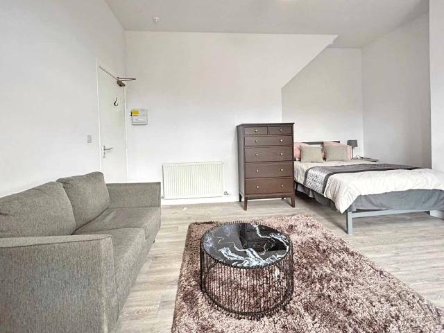 Kelso Road, Hyde Park, Leeds LS2, 1 bed flat to rent, £800 pcm | PrimeLocation