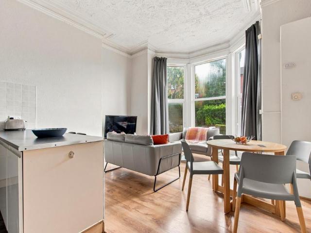 KELSO ROAD, Leeds 4 bed house to rent £2,115 pcm £488 pw