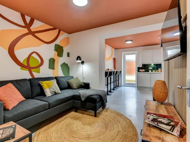 Kelston View, Bath BA2 6 bed house to rent £6,370 pcm £1,470 pw