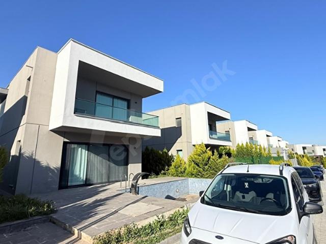 KERVANBAŞI GROUP Güvencesi ile Kabasakalda 5+1 havuzlu güvenlikli site içerisinde Satılık Villa