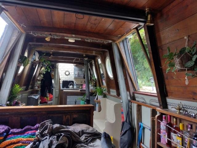 Kerbau, house boat