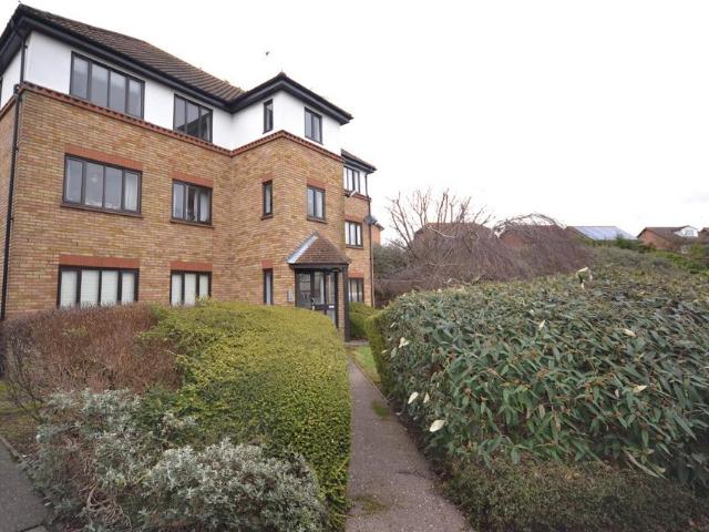 Kerby Rise, Chelmsford, Essex, CM2 2 bed apartment to rent £1,175 pcm £271 pw