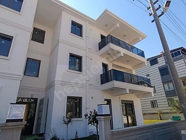 &KERİM'DEN KÜÇÜKKUYU MERKEZ'DE 2+1 SATILIK LÜX DAİRE