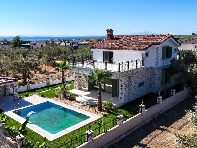 ▀kerim'den Altınoluk 4+1 Satılık Alaçatı Müstakil, Havuzlu Villa