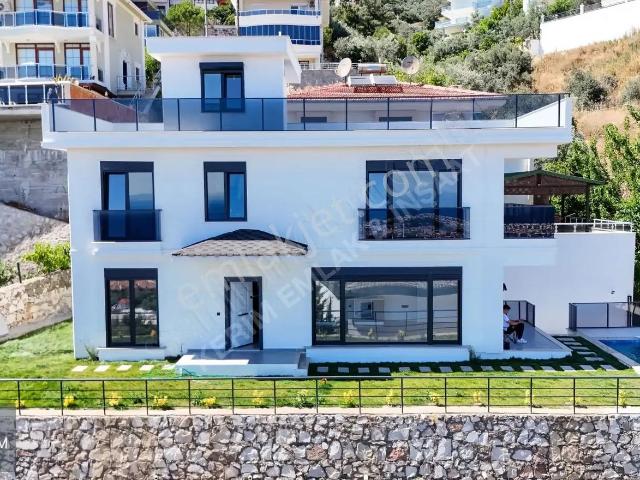 Kerim'den Altınoluk Müstakil 3+1 Havuzlu Deniz Manzaralı Villa
