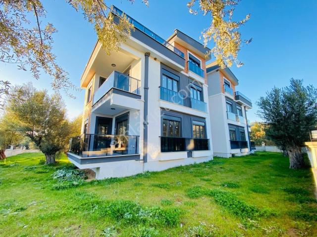 Kerim'den Altınoluk Satılık Denize 5dk Sıfır Bahçeli Villa