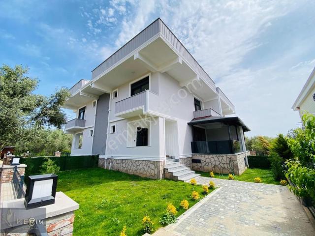Kerim'den Altınoluk Satılık Denize Sadece 300m 3+1 Bahçeli Villa
