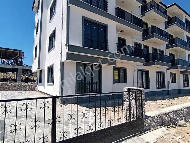 &kerim'den Ayvacık'da Kiralık Balkonlu 1+1 Asansörlü Daire
