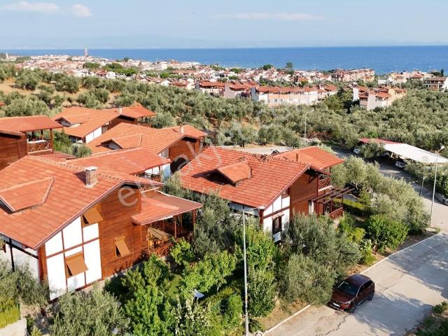 Kerim'den Küçükkuyu Mıhlı'da Emsalsiz 5+1 Satılık Ahşap Villa