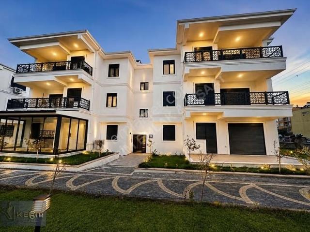 Kerim'den Küçükkuyu Merkez'de Bahçe Katı Lüx Kiralık Daire
