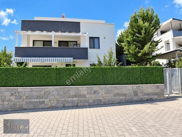 Kerim'den Küçükkuyuda Deniz Manzaralı Teraslı 3+1 Kiralık Villa