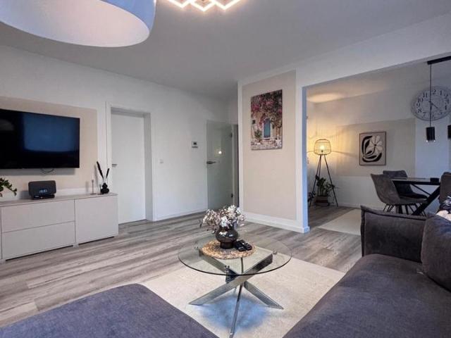 Kernsaniert 2022 4 Zimmer ETW mit Balkon, Stellplatz und EBK