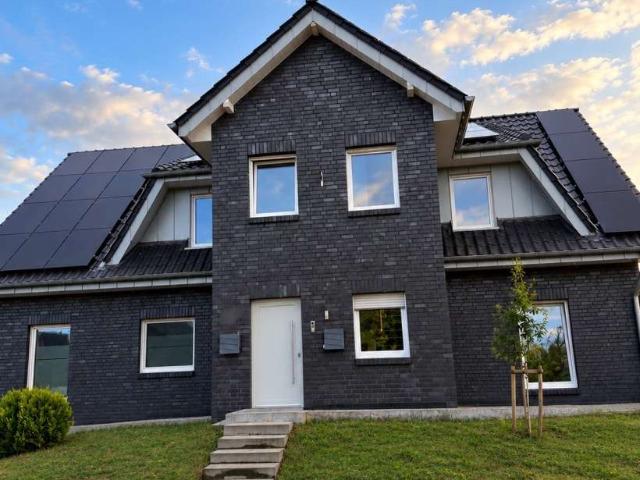 Kernsaniert 2023! Zweifamilienhaus mit Aufzug, Wärmepumpe & 249m² Wohnfläche
