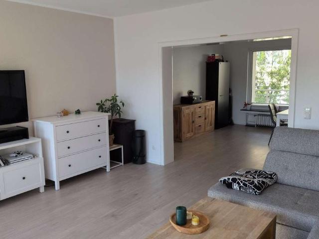 Kernsaniert 3,5 Raum citynahe Lage, 2 Balkone, Bad: Wanne + Dusche + Fenster, gr. Wohn Essbereich