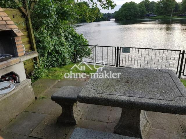 Kernsaniert: Teilmöbliertes kernsaniertes Appartement mit Balkon am Feenteich 2400 qm Garten S/W