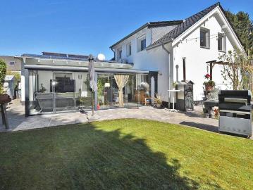 Kernsaniert und modern! Freistehendes Einfamilienhaus