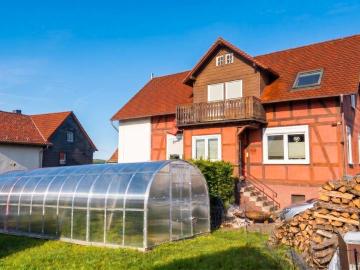 Kernsaniert & einzugsbereit: 908m² Garten, Pool, bei Marburg