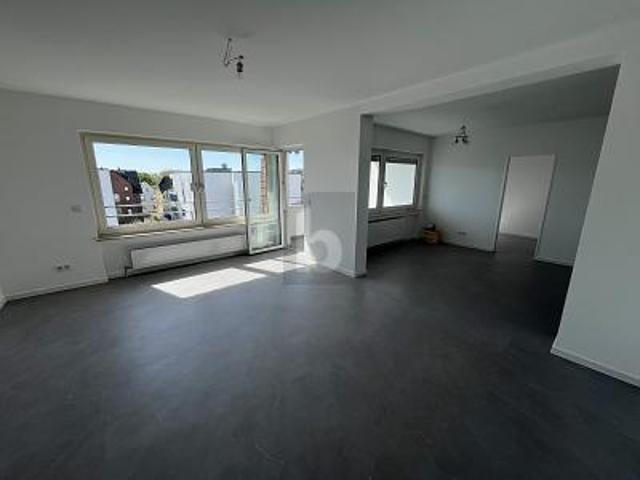 KERNSANIERT MIT VIEL LICHT UND FERNBLICK